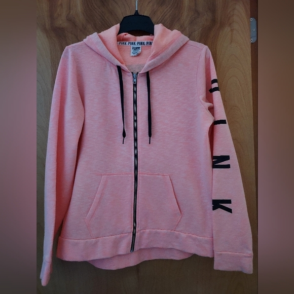 Pink brand hoodie - Picture 2 of 6